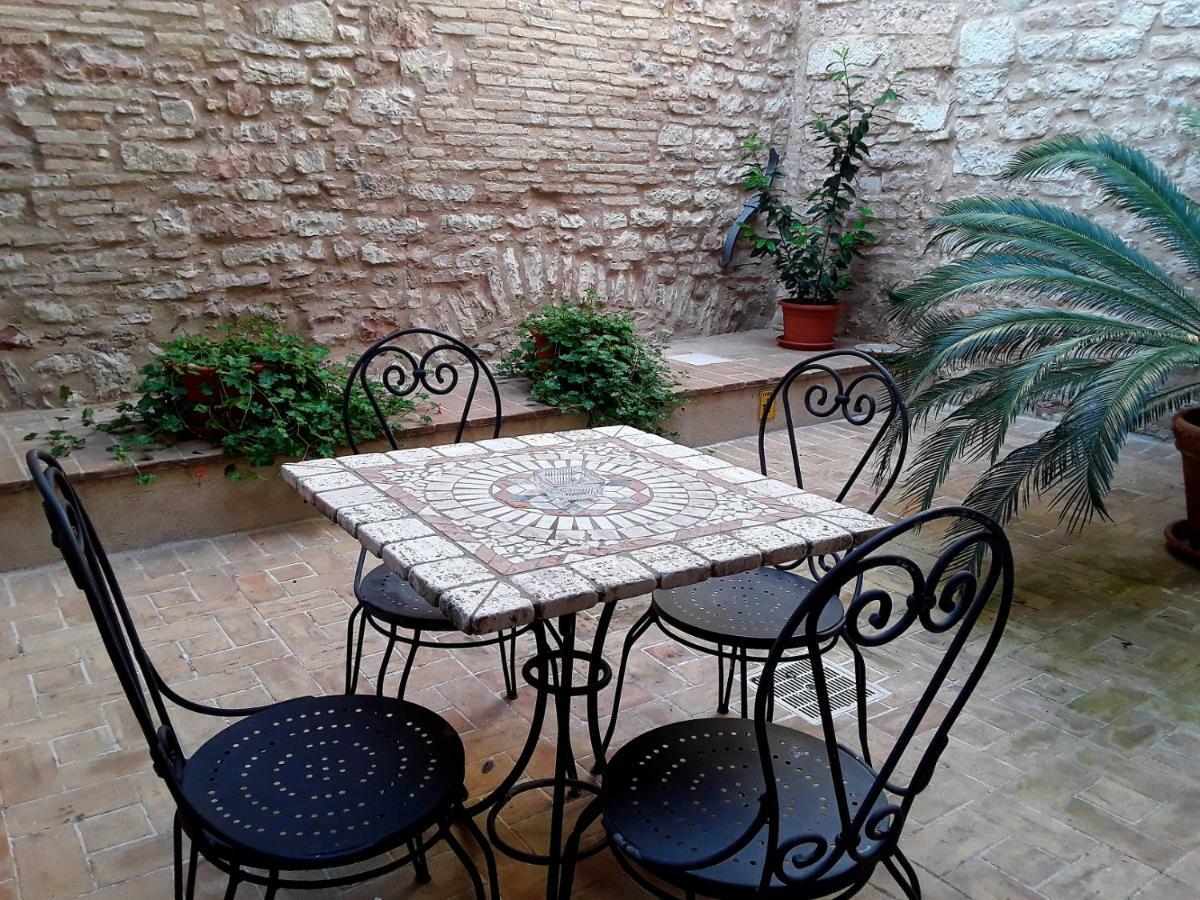 Case Brizi 10 Assisi Exterior photo